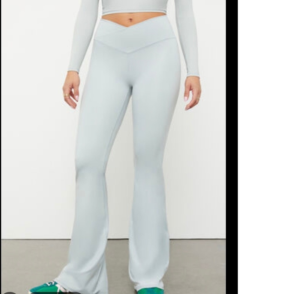 PacSun White Scrunch Butt High Rise Flare Leggings Criss Cross Waist Medium